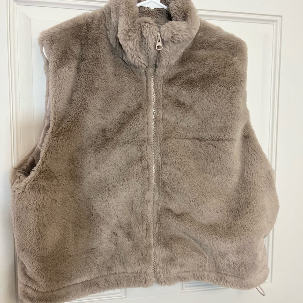 Women's Luxurious Faux Fur Vest - Elegant Taupe